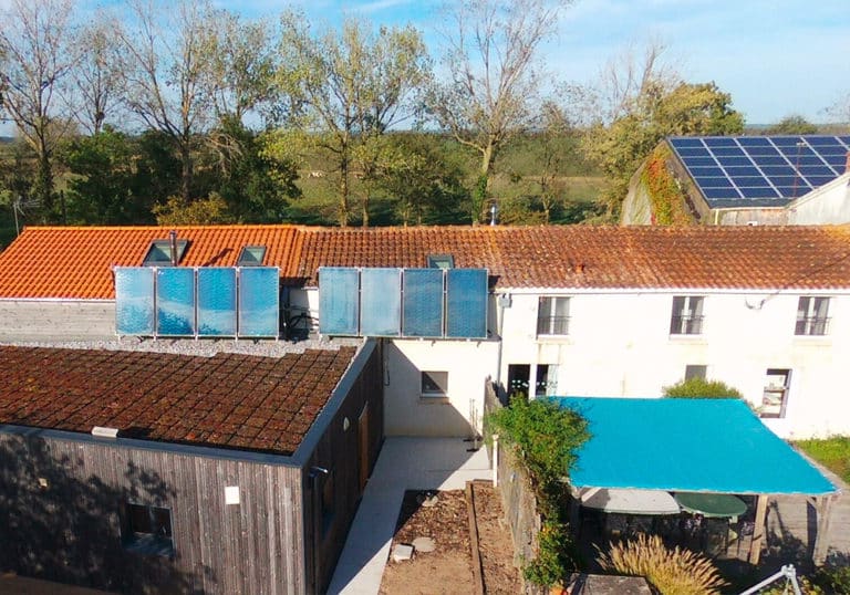 chauffage solaire et panneaux solaires thermiques installés dans un gîte
